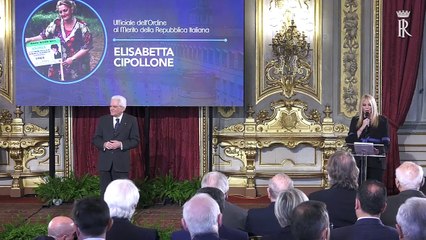 Descargar video: Roma - Mattarella alla cerimonia di consegna delle onorificenze OMRI (17.02.20