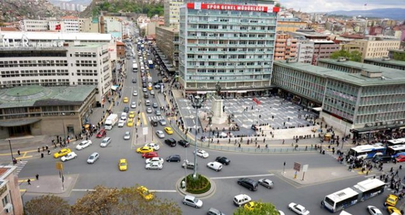 Yarım asırlık tarihi Ulus İş Hanı'nda 300 iş yerinin 240'ı kapandı