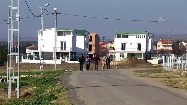 Fransız 3 genç yürüyerek Mekke, Kudüs ve İstanbul'a gidiyor