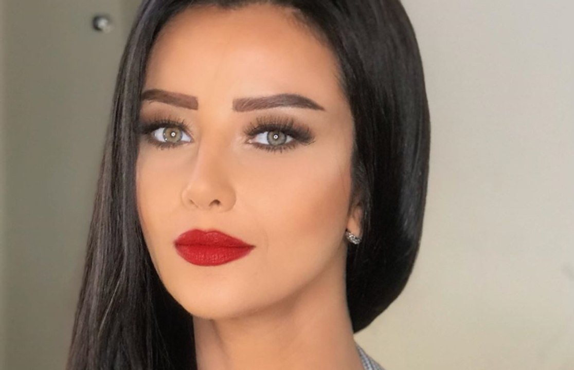 رضوى الشربيني تعترف في بث مباشر بسبب تأجيل زواجها...ما قالته أحدث ضجة!