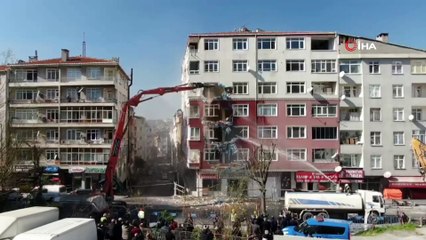 Bahçelievler’de ağır hasarlı binaların yıkımı havadan görüntülendi
