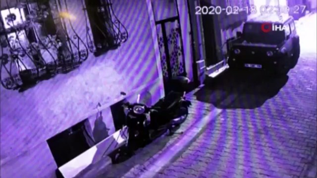 Beyoğlu'nda ünlü profesörün yaşadığı hırsız şoku kameraya yansıdı