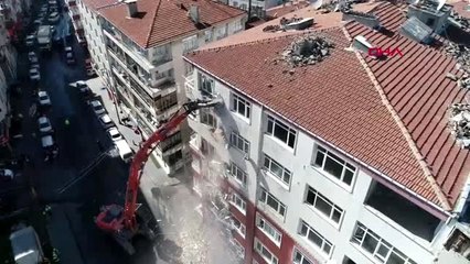 Bahçelievler'de riskli binada yıkım