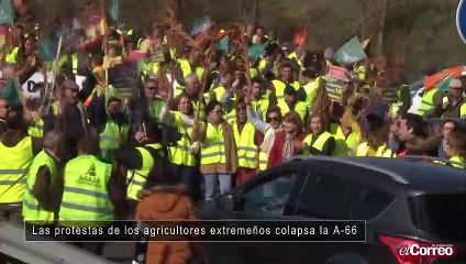 Las protestas de los agricultores extremeños colapsa la A-66