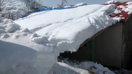 Çukurca'da evler kara gömüldü - HAKKARİ