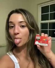 Une fille réalise un drôle de prank à son petit ami