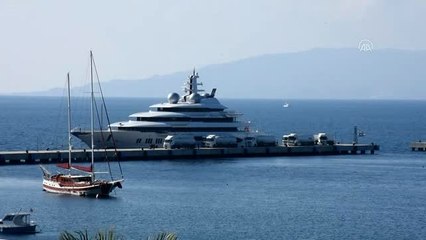 Bodrum'da demirleyen süper lüks yata 9 tanker yakıt ikmali