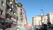 Bahçelievler'de riskli binalar yıkılıyor - İSTANBUL