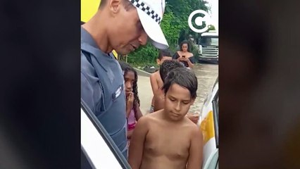 Policiais participam de festinha com tema da PM