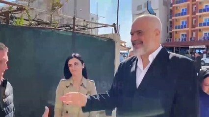 S'ka forcë punëtorë, Rama përballet me "juristët" në kafene: Hajde punoni apo doni doganierë