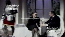 Ana Diosdado interviews actress at Teatro Reina Victoria 1986