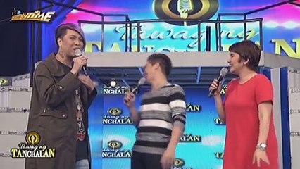 Télécharger la video: Kanino daw galing ang sapatos na pinamigay ni Jhong?