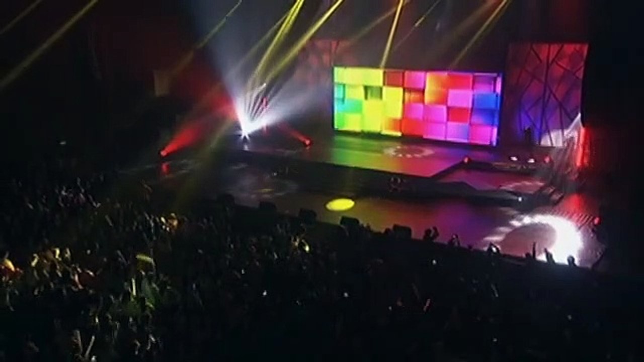 Andrew E. performs his famous hit song "Humanap Ka Ng Panget"