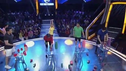 Kanino kina Alex at Joseph ang nag-fly papuntang upuan?