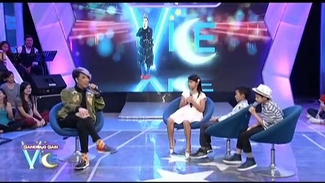 Justin, nagpakita ng talent niya sa paggigitara