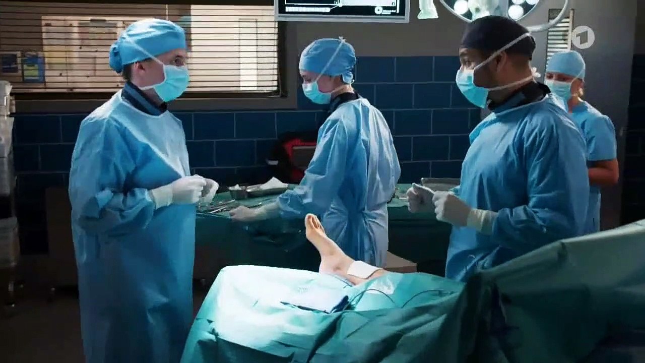 Doppelter Schwindel (159) - In aller Freundschaft - Die jungen Ärzte