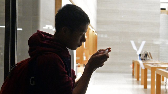 Apple Shares Drop As Coronavirus Disrupts Supply Chain