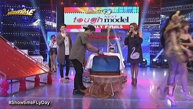 Buhay na hito in-awra ng mga Next Tough Model contestants