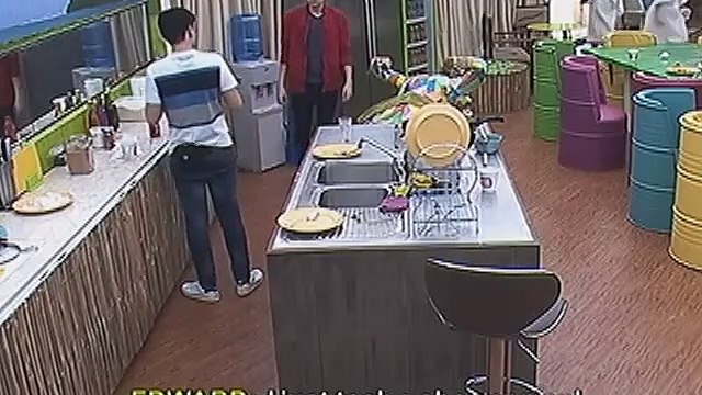 Boys, nag-swimming kasama ang kanilang mga bisita