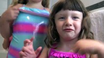 Sophia, Isabella e Alice - Diversão na Banheira com Gelli Baff e LOL Brinquedos Surpresa