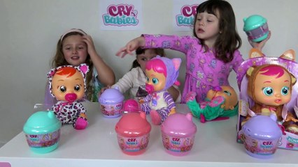 Download Video: Sophia, Isabella e Alice Brincando com Bonecas Bebê - Mágia Brinquedos Surpresa