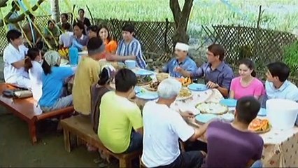 Ang masayang salo-salo ng pamilya Crisostomo