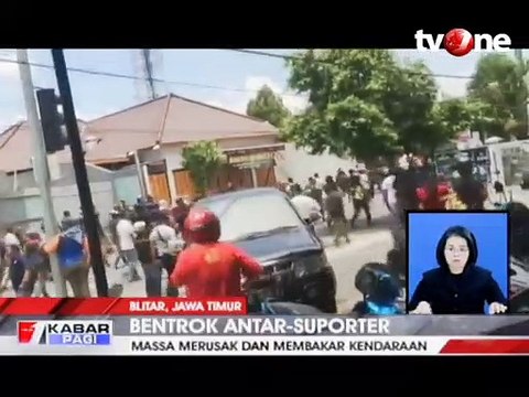 Bentrok Antar Suporter Jelang Laga Arema vs Persebaya