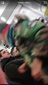 Ces jeunes hommes tentent de voler dans le métro