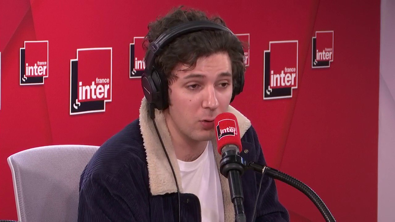 Vincent Lacoste n'a jamais pris de cours de théâtre : "On m'a donné un papier pour un casting à la cantine du collège, c'était pour le casting des Beaux gosses et c'était un hasard total. Et puis je n'ai jamais trop aimé l'école"