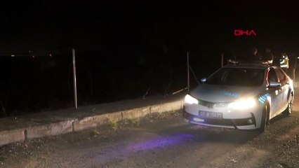 Antalya kanala devrilip, suya gömülen araçtan kendileri çıktı