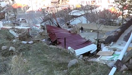 Evin üzerine düşen kaya parçası hasara yol açtı - KONYA
