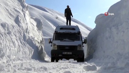 Yüksekliği 6 Metreyi Geçen Kar Yığınları Arasında Yolculuk
