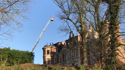 Le château de Dongelberg ravagé par un incendie