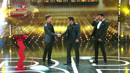 Bigg Boss 13 winner- Sidharth Shukla bags the trophy, wins a cash prize of Rs 40 lakh