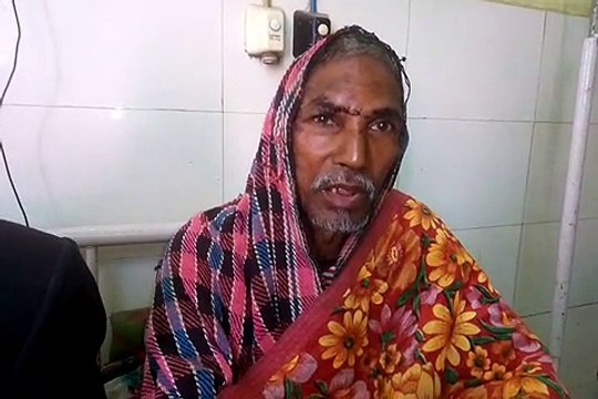 अयोध्याः सुबह खेत की रखवाली करने गए किसान को छुट्टा सांड ने पटका