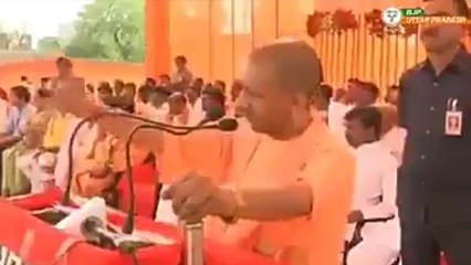 'बैनर नीचे कर दो नहीं तो हमेशा के लिए बेरोजगार रह जाओगे' प्रदर्शन कर रहे युवा से बोले सीएम योगी