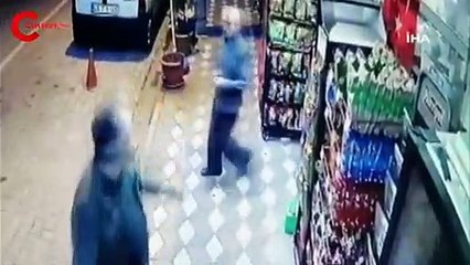 Manisa'daki 5.2'lik deprem anı kamerada