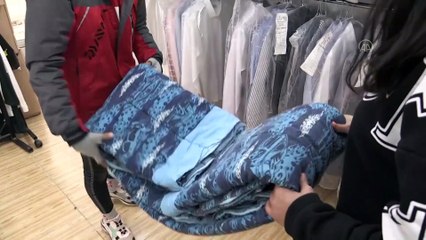 Depremzede çocukların yüzünü oyuncakla güldürüyor - ADANA