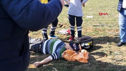 Bursa traktörün altında kalan çiftçi, yaralandı