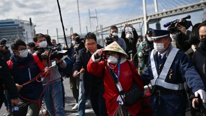 Passengers begin leaving Diamond Princess ship as quarantine ends