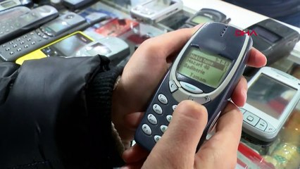 25 yıldır cep telefonu topluyor