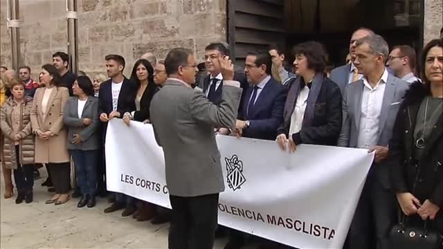 La ultraderecha se desmarca del resto de políticos en el minuto de silencio por el crimen de Moraira