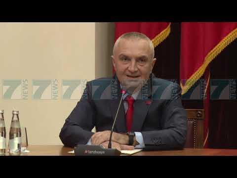 PRESIDENTI FTON QYTETARET NE BULEVARD NE DATEN 2 MARS - News, Lajme - Kanali 7