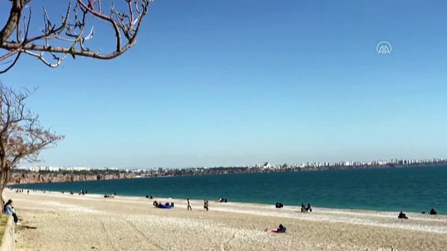 Antalya sahillerinde güneşli hava yoğunluğu