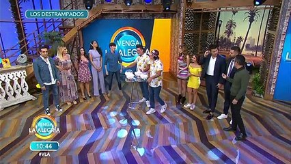 ¡A los conductores les vale hablar con la boca llena! ¡Checa cómo se divierten! | Venga La Alegría