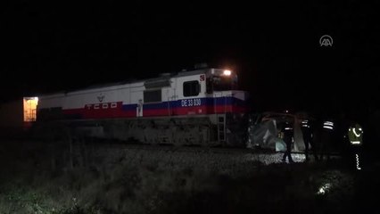 Aydın'da demir yoluna devrilen otomobilin sürücüsü öldü