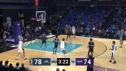 Big dunk from Kobi Simmons