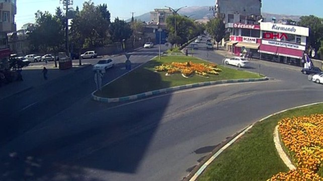 MOBESE kameraları yine dikkatsiz sürücü ve yayaların sebep olduğu kazaları görüntüledi