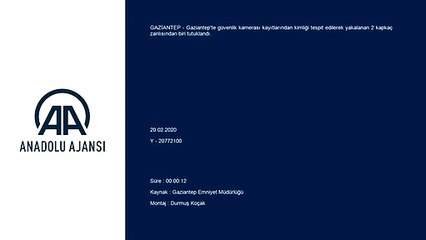 Sokak ortasında kapkaç anı kamerada!