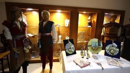 Tarihi mimari süslemeler, kıyafet ve el sanatları ürünlerine işlendi